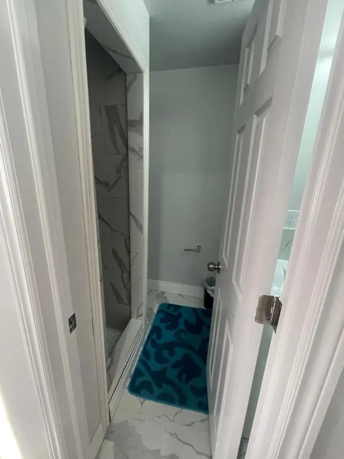 Triple M Lodge Master Bedroom Mississauga Homestay