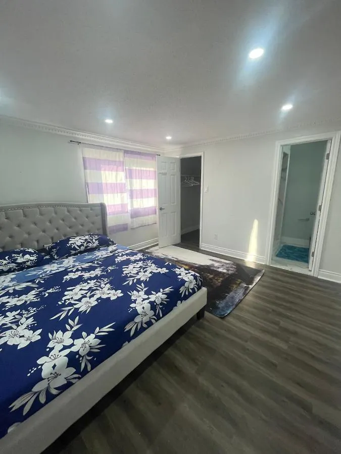 Triple M Lodge Master Bedroom Mississauga